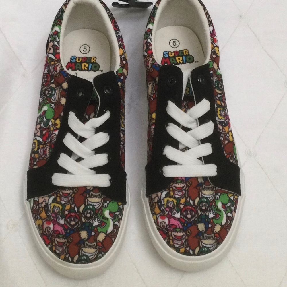 Super Mario Womens sneakers. Size 5. New